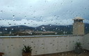 Llueve, detrás de los cristales